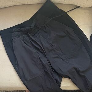 Lululemon Black Jogger Pants size 6